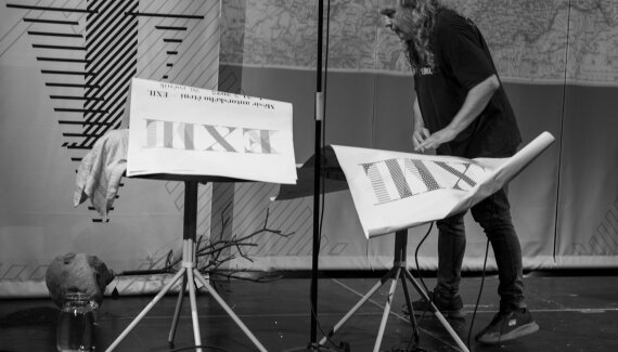 Motýl s Klegou namíchali literární guláš z bytostných exulantů